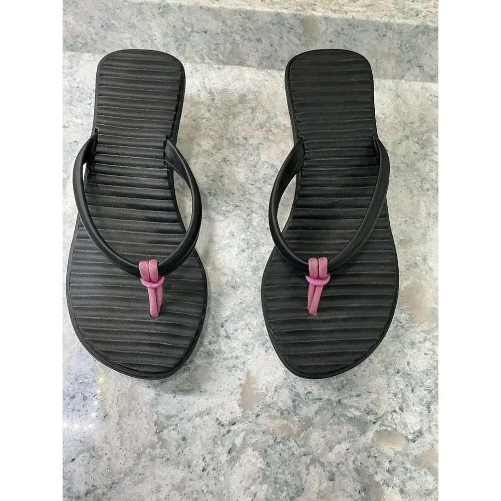 Crocs Wedge Flip Flops Sandals Size 7 Black Pink Ribbed Thong Platform Heel